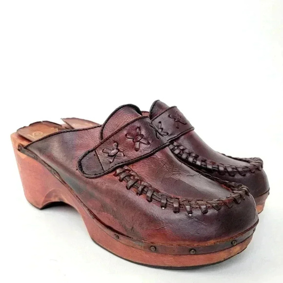 Vintage 70s Wooden Platform Clog Sandals - 6 - Picture 3 of 13